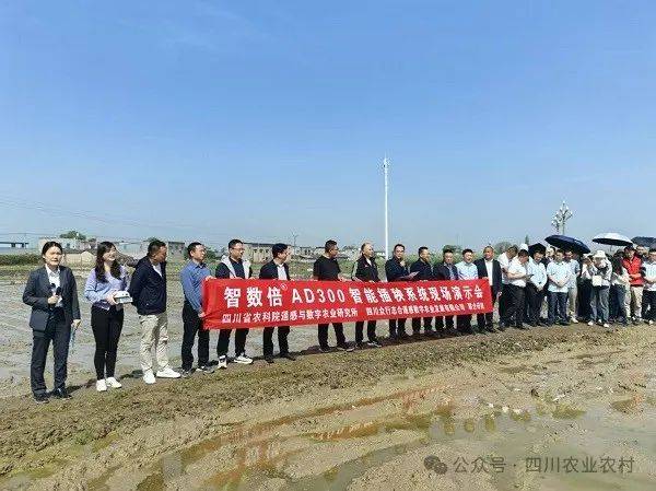 給插秧機裝上“智慧大腦”，這場“田埂上的發(fā)布會”大有看頭！:插秧機
